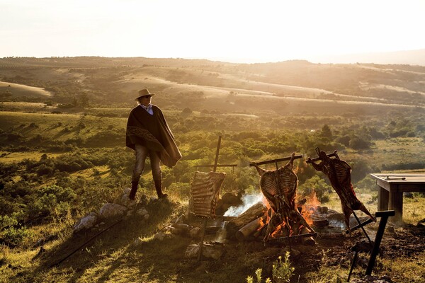 Francis Mallmann:«Πολυτέλεια μπορεί να είναι μια πατάτα και ένα κρεμμύδι»
