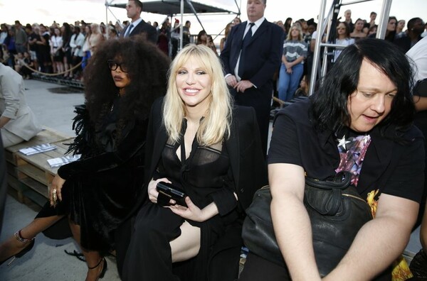 Givenchy NYFW - Η Μαρίνα Αμπράμοβιτς, ο Ρικάρντο Τίσι και η ελίτ της μόδας σε μια αποβάθρα στη Νέα Υόρκη