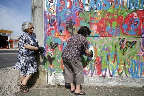 Γιαγιάδες που κάνουν γκραφίτι 