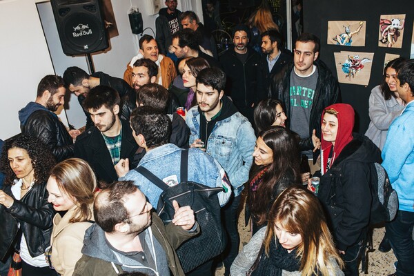 Τι δουλειά έχει μία ολόκληρη ράμπα του skate μέσα σε μία γκαλερί;