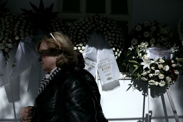 H κηδεία του Ντέμη Ρούσσου στην Αθήνα (φωτογραφίες)
