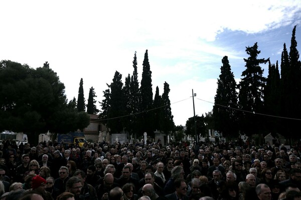 H κηδεία του Ντέμη Ρούσσου στην Αθήνα (φωτογραφίες)