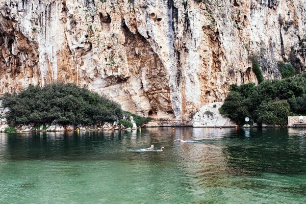 Τα μυστικά της λίμνης της Βουλιαγμένης