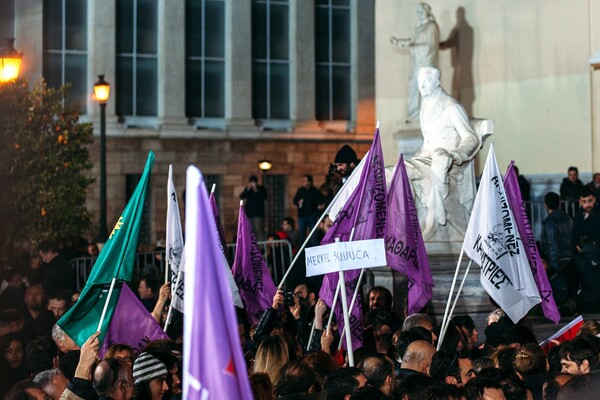 Χθες το βράδυ στα Προπύλαια - Ήμασταν εκεί μέχρι αργά τη νύχτα