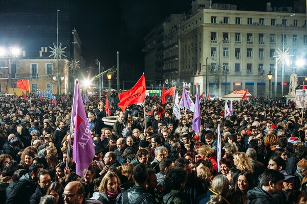 Χθες το βράδυ στα Προπύλαια - Ήμασταν εκεί μέχρι αργά τη νύχτα