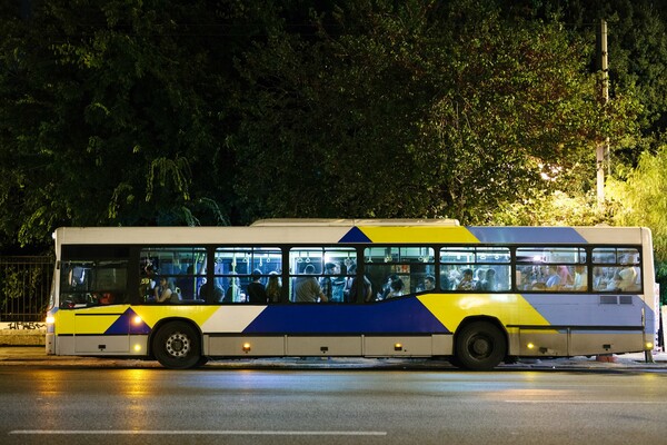 Κρυφακούγοντας τους ξενύχτηδες στα after hours δρομολόγια της Αθήνας