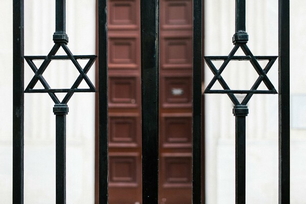 Πώς είναι η ζωή για τους νεαρούς Εβραίους συμπολίτες μας;