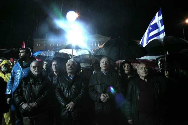 18 φωτογραφίες απ' την αντικυβερνητική συγκέντρωση του ΚΚΕ στο Σύνταγμα
