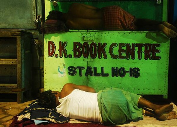 Οι άντρες που κοιμούνται στα βιβλία