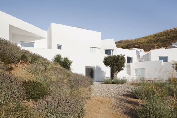 Ktima House: μια ολόλευκη κατοικία στην Αντίπαρο