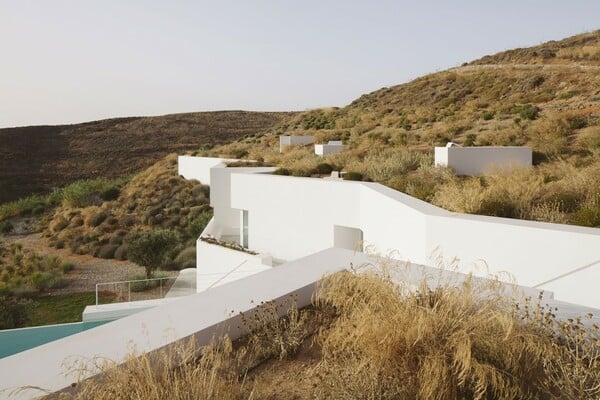 Ktima House: μια ολόλευκη κατοικία στην Αντίπαρο