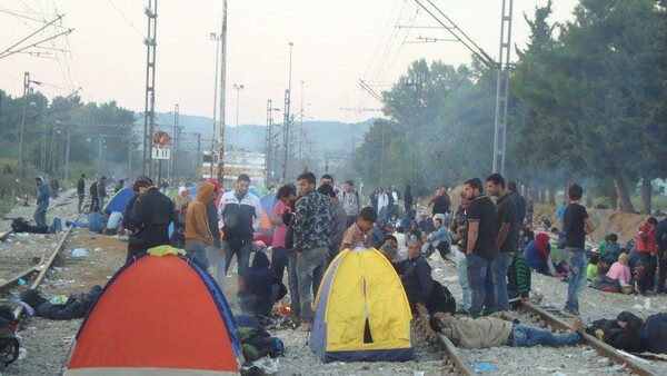 Γνωρίσαμε τους Εθελοντές από τη Θεσσαλονίκη που βοηθούν τους Σύρους πρόσφυγες στην Ειδομένη 