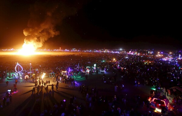 Ντέκα, αμμοθύελλες και πυροτεχνήματα: To φετινό Βurning Man μέσα από 35 φωτογραφίες