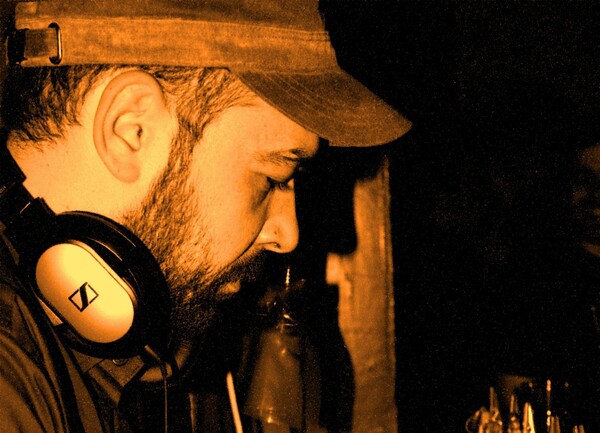 Η reggae του Djtzinas είναι ο πιο καλοκαιρινός ήχος που μπορείς να ακούσεις