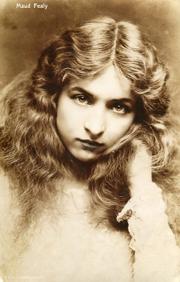 Ποια ήταν η καλλονή Maude Fealy;