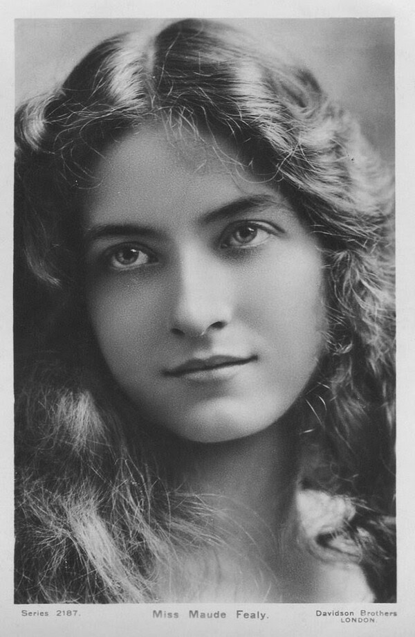 Ποια ήταν η καλλονή Maude Fealy;