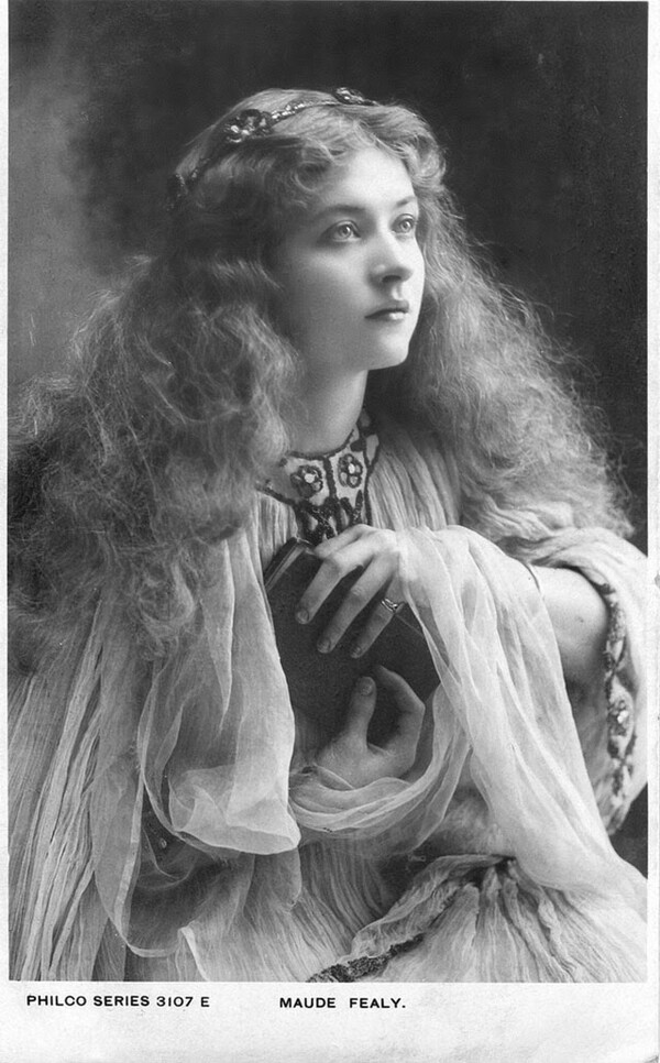 Ποια ήταν η καλλονή Maude Fealy;