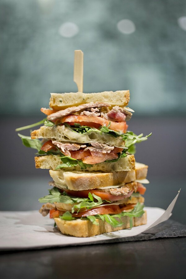 Metropolis Sandwich: Στο νέο ντελικατέσεν σαντουιτσάδικο του κέντρου όλα φτιάχνονται μπροστά σου