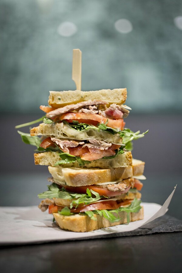 Metropolis Sandwich: Στο νέο ντελικατέσεν σαντουιτσάδικο του κέντρου όλα φτιάχνονται μπροστά σου