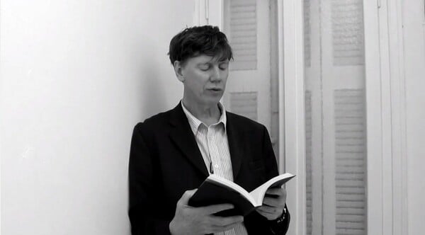 [MOUNTAIN live] Ο Thurston Moore διαβάζει στο LIFO.gr