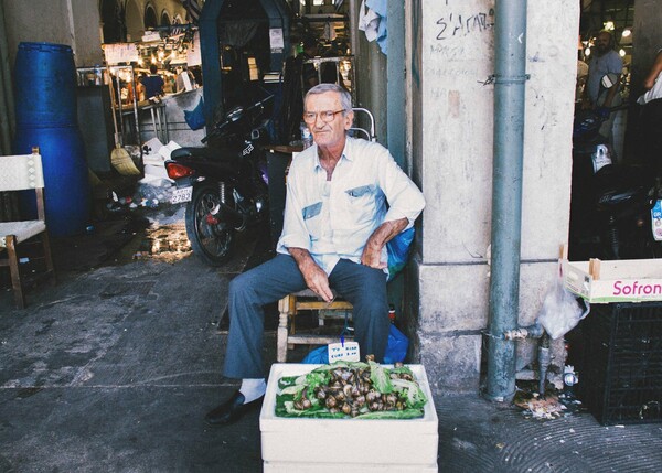 Dum spiro spero: Ομαδικό πορτρέτο της γονατισμένης Κεντρικής Αγοράς