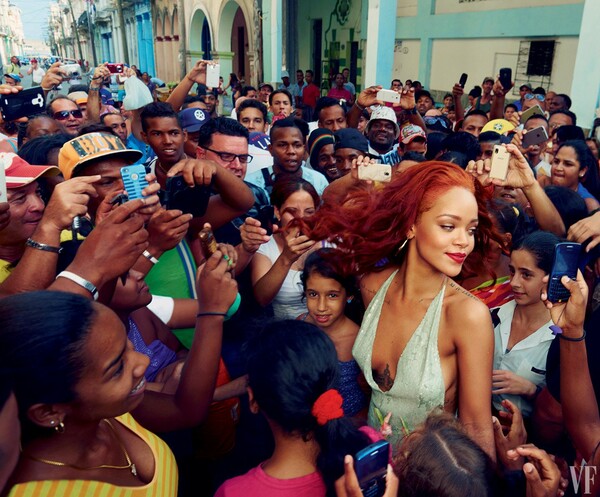 H Rihanna γυμνή στην Κούβα για το Vanity Fair