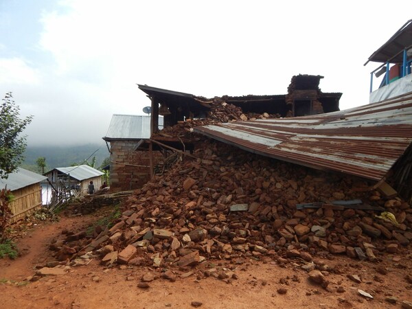 Μία Ελληνίδα ανάμεσα στα συντρίμια του μεγάλου σεισμού στο Νεπάλ
