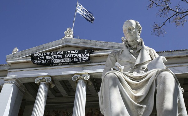 Ο Πανούσης, οι «κουκουλοφόροι» και η τιμή της Αριστεράς 