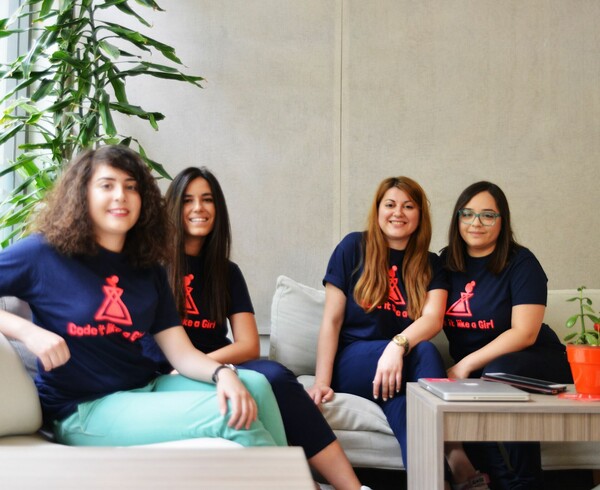 Μία ομάδα κοριτσιών φέρνει τις Ελληνίδες σε επαφή με τον προγραμματισμό