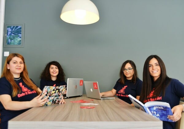 Μία ομάδα κοριτσιών φέρνει τις Ελληνίδες σε επαφή με τον προγραμματισμό