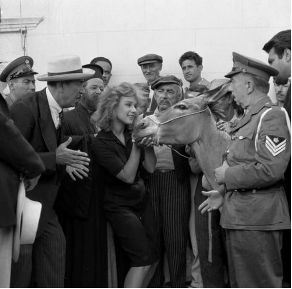 Η αξεπέραστη σαγήνη της Μανταλένας του Χατζιδάκι (+ 30 σπάνιες φωτογραφίες της)