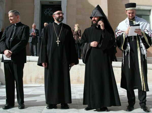 Τι δουλειά είχαν όλοι αυτοί στη Βουλή;