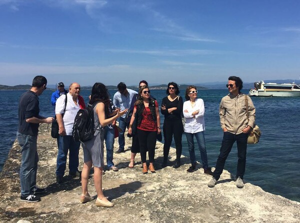 Τι κάνουν τώρα 10 Έλληνες συγγραφείς "απομονωμένοι" σ' ένα ξενοδοχείο της Χαλκιδικής;