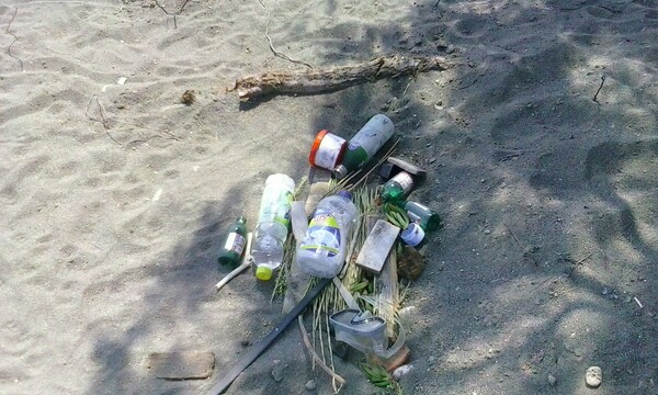  Τα προσεκτικά τοποθετημένα σκουπίδια σου σε αυτή την παραλία