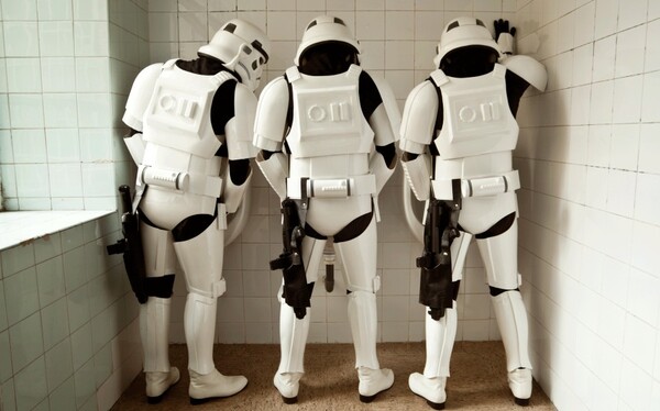 Πώς περνούν την καθημερινότητά τους οι stormtroopers;