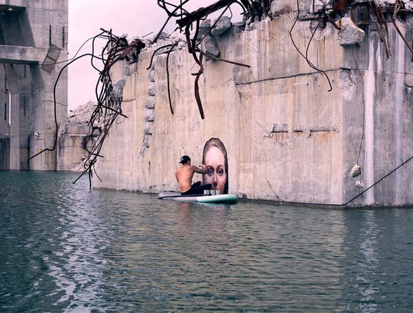 Murals πανω σε μια σανιδα