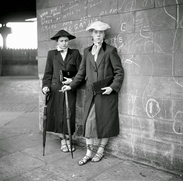 Τα Teddy girls του Λονδίνου σε μοναδικές φωτογραφίες