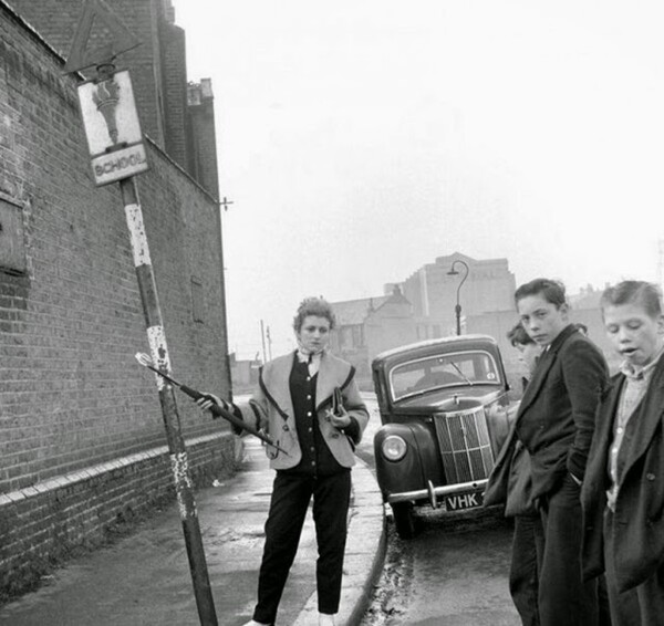 Τα Teddy girls του Λονδίνου σε μοναδικές φωτογραφίες