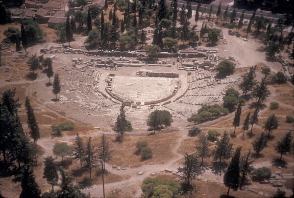 100 πολύτιμες και συγκινητικές φωτογραφίες από μια ανέμελη εκδρομή στην Ελλάδα του 1961