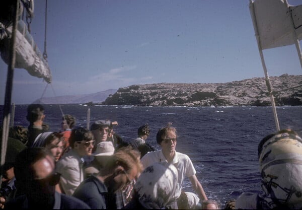 100 πολύτιμες και συγκινητικές φωτογραφίες από μια ανέμελη εκδρομή στην Ελλάδα του 1961