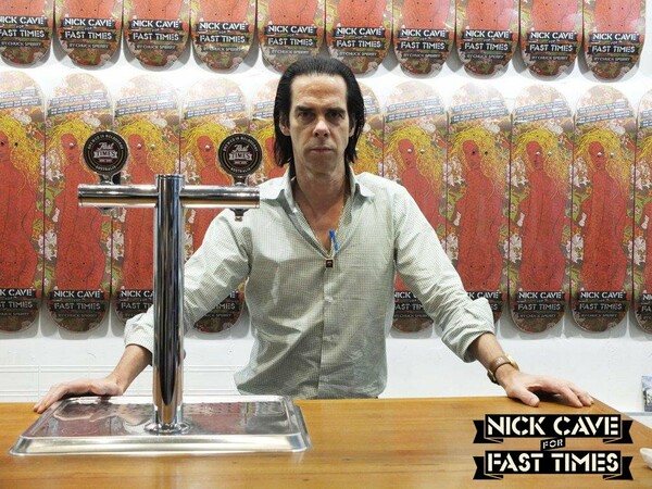 O Nick Cave υπογράφει τη δική του σανίδα