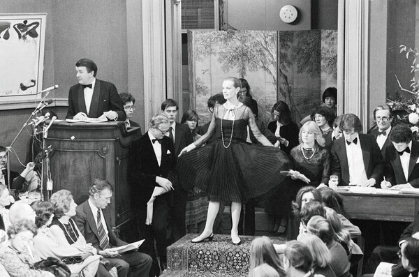 Η ιστορία του little black dress και πώς έγινε το αγαπημένο ρούχο κάθε γυναίκας