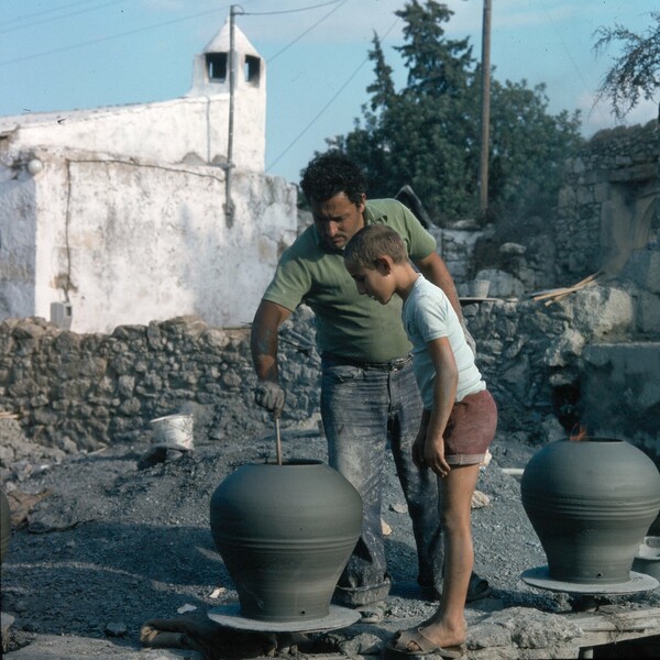 Στο χωριό των κεραμοποιών της Κρήτης τη δεκαετία του '70