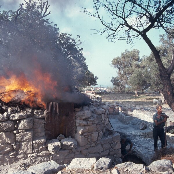 Στο χωριό των κεραμοποιών της Κρήτης τη δεκαετία του '70