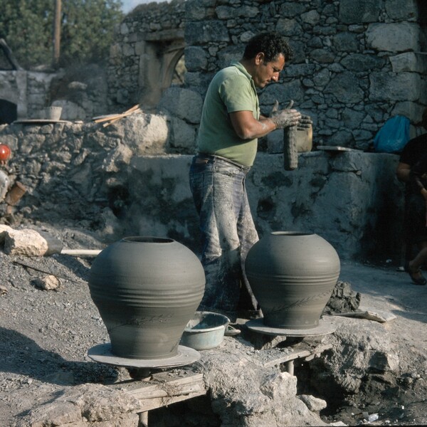 Στο χωριό των κεραμοποιών της Κρήτης τη δεκαετία του '70