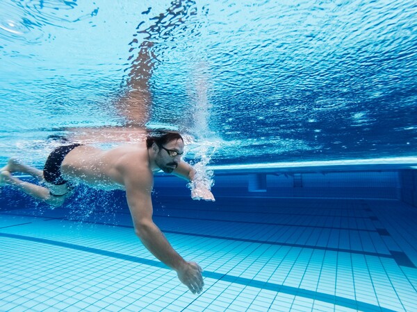 Αντώνης Τσαπατάκης: Ο παραολυμπιονίκης της κολύμβησης αφηγείται τη ζωή του στη LiFO