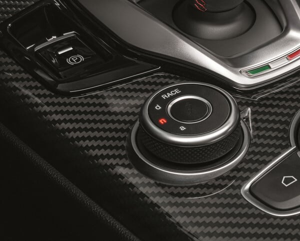 Το DNA των Alfa Romeo Quadrifoglio παραμένει αγωνιστικό