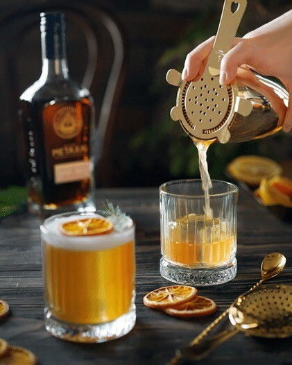The METAXA Cocktail Experience: Πώς να φτιάξετε γιορτινά cocktails στο σπίτι σας