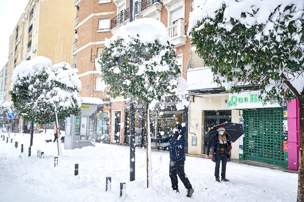 5 εντυπωσιακές εικόνες από την πρωτοφανή χιονόπτωση στη Μαδριτη