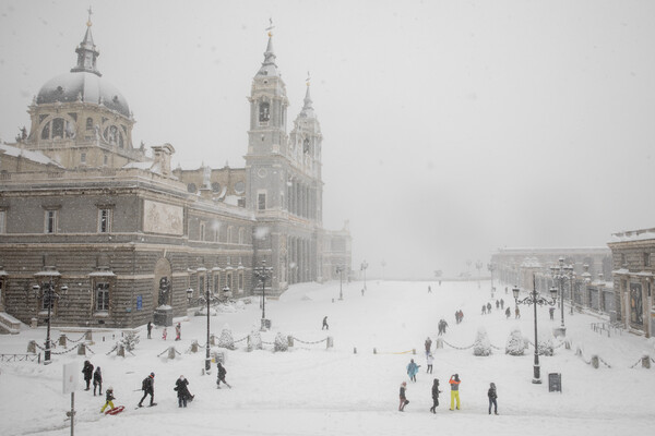 5 εντυπωσιακές εικόνες από την πρωτοφανή χιονόπτωση στη Μαδριτη